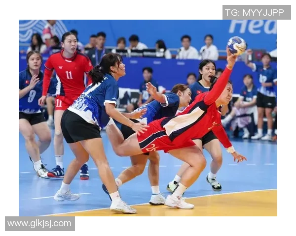 足球明星手球精彩瞬间回顾与经典图片分享