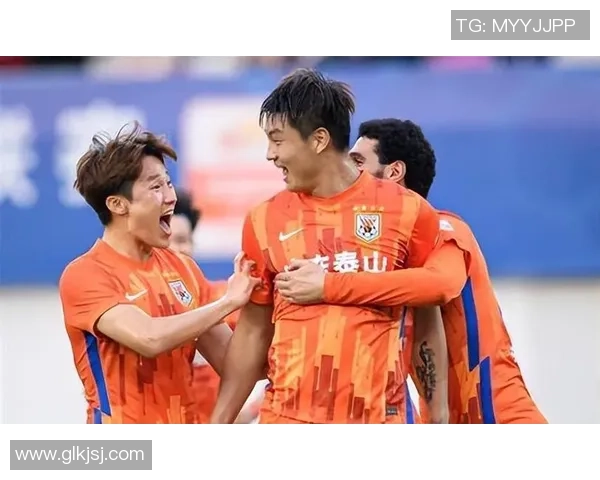 足球明星因受伤骨折痛苦不堪的瞬间揭示运动员脆弱的一面